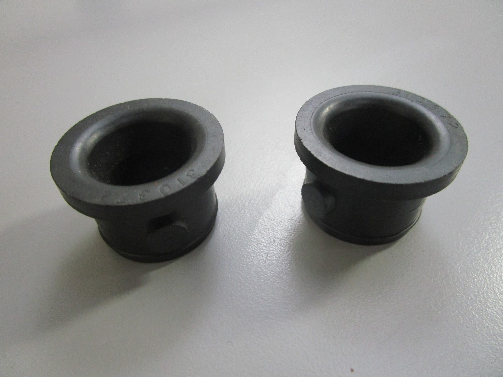 *NEW OEM* (LOT OF 2) 0810 OMC Johnson Evinrude Rubber Grommet 310372 0310372