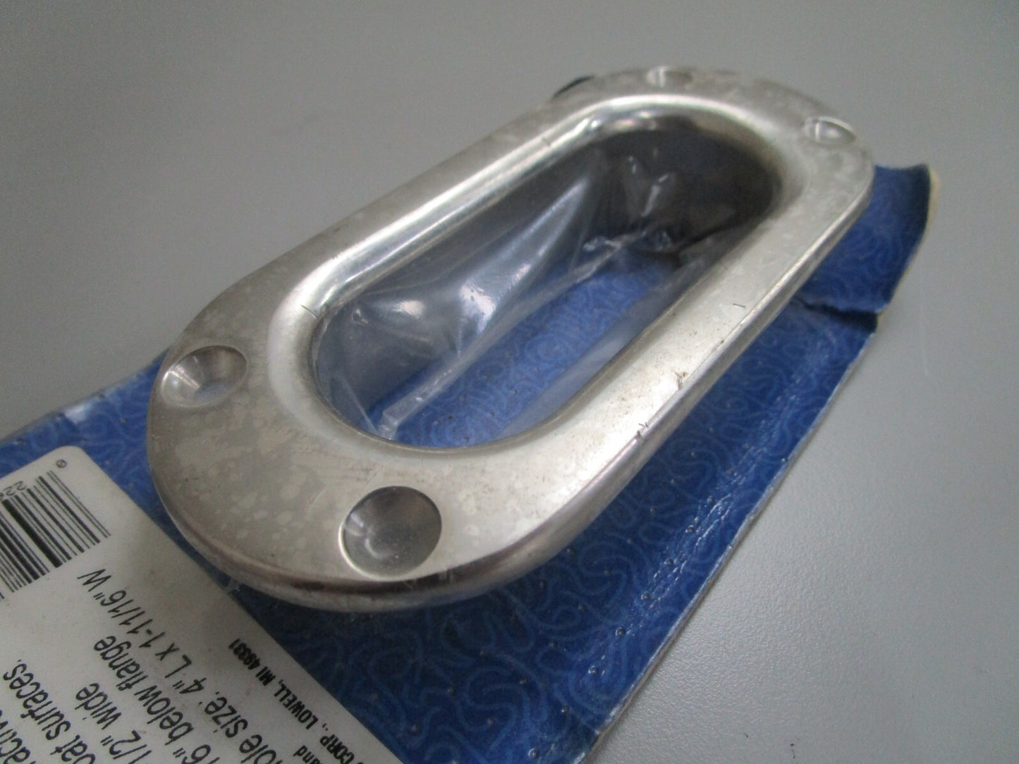 *NEW* 0820 Attwood Oval Hawse Pipe 66223-3