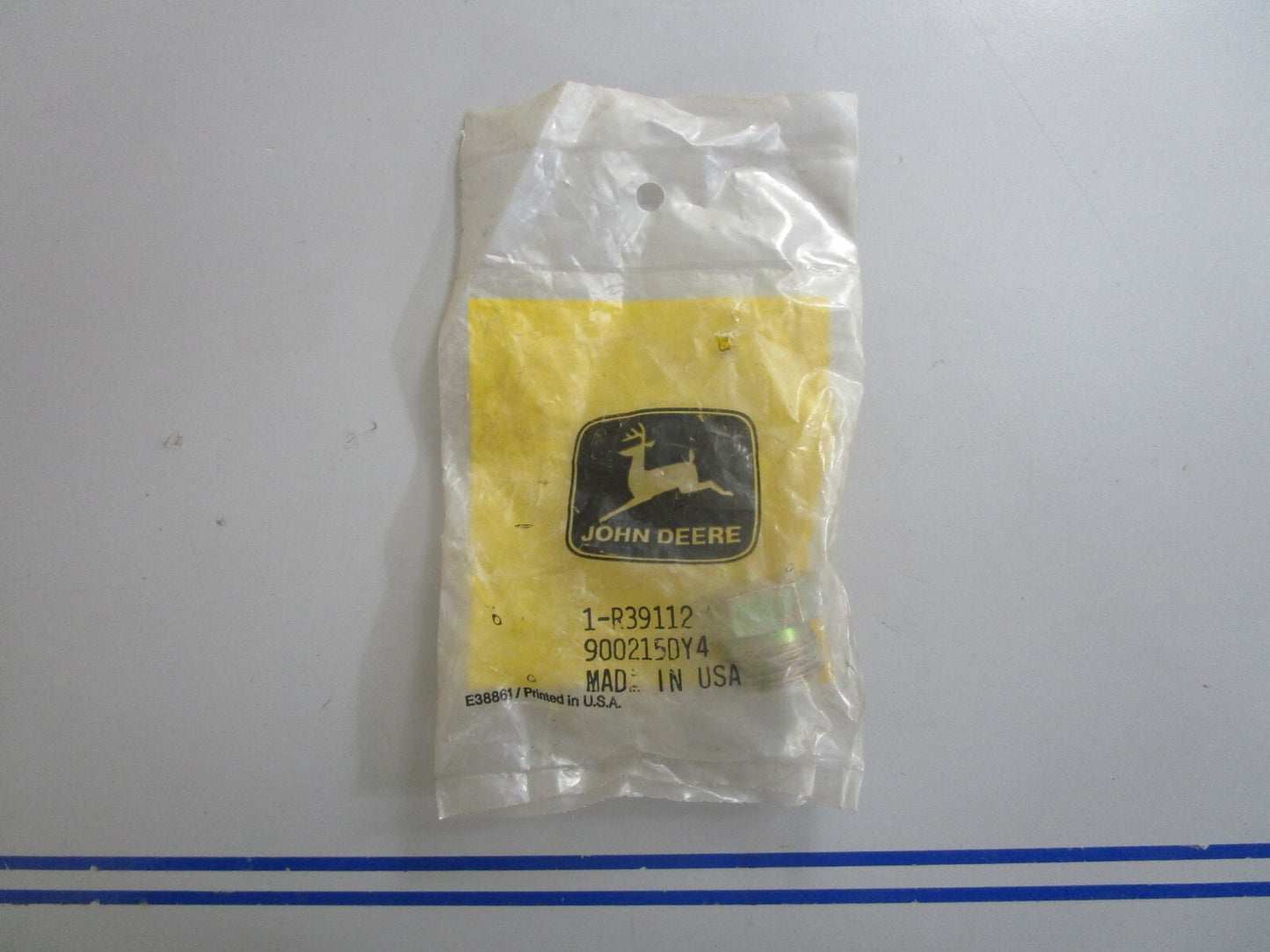 *NEW OEM* 0810 John Deere Plug Fitting R39112