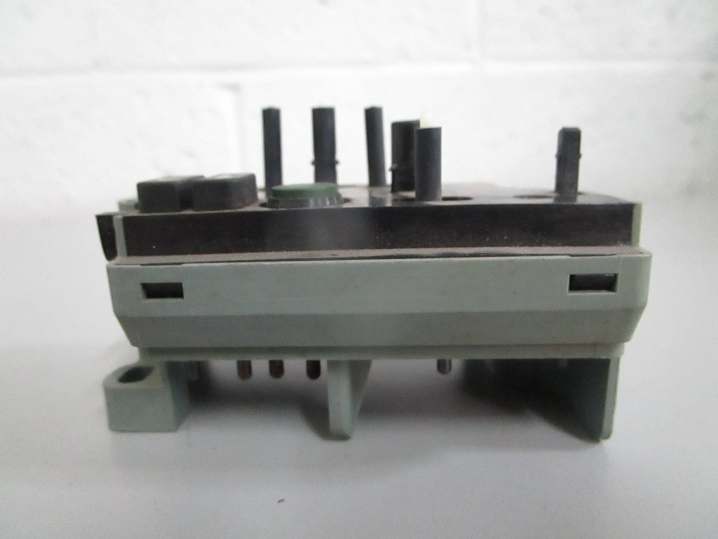 NEW OEM 0038202810 Mercedes-Benz Power Seat Control Module 0820