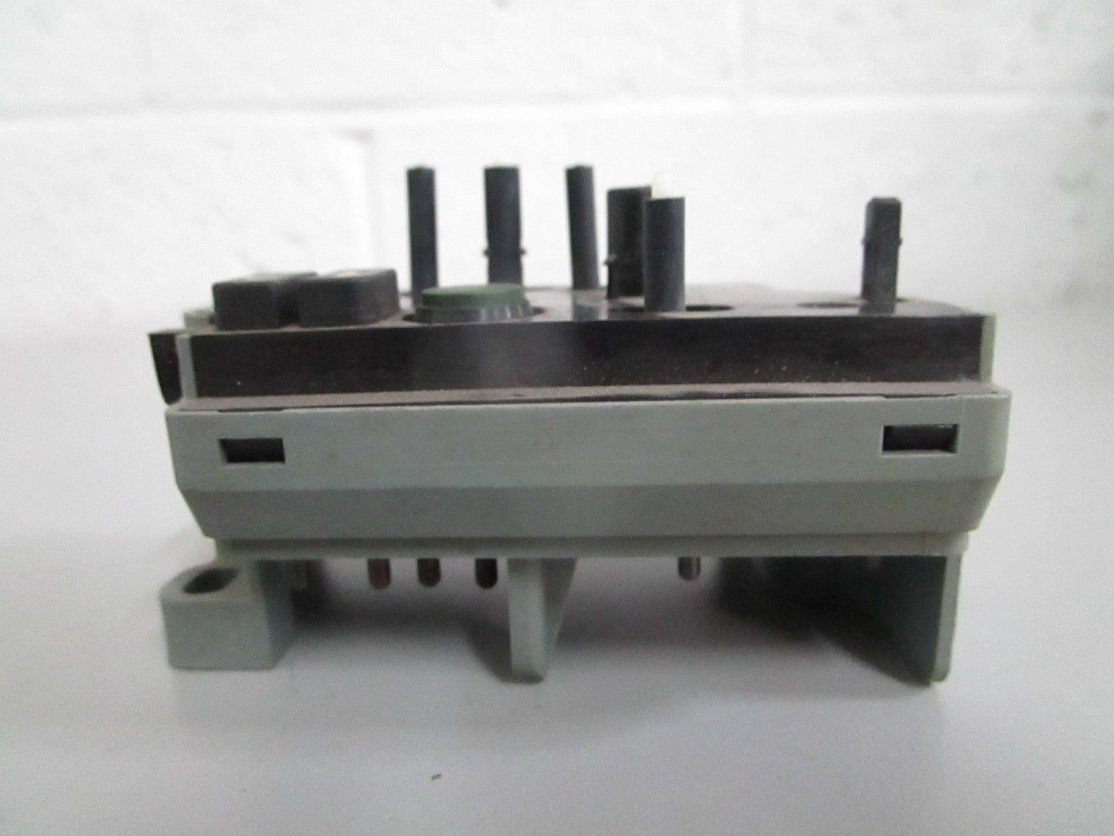 NEW OEM 0038202810 Mercedes-Benz Power Seat Control Module 0820