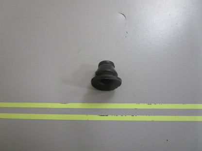 *NEW OEM* 0810 OMC Johnson Evinrude Grommet 311439 0311439