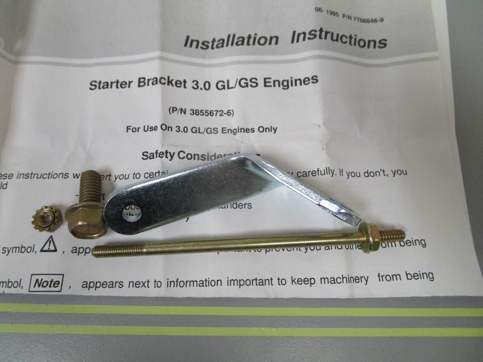 *NEW OEM* 0810 OMC Johnson Evinrude Starter Bracket Kit 3855672