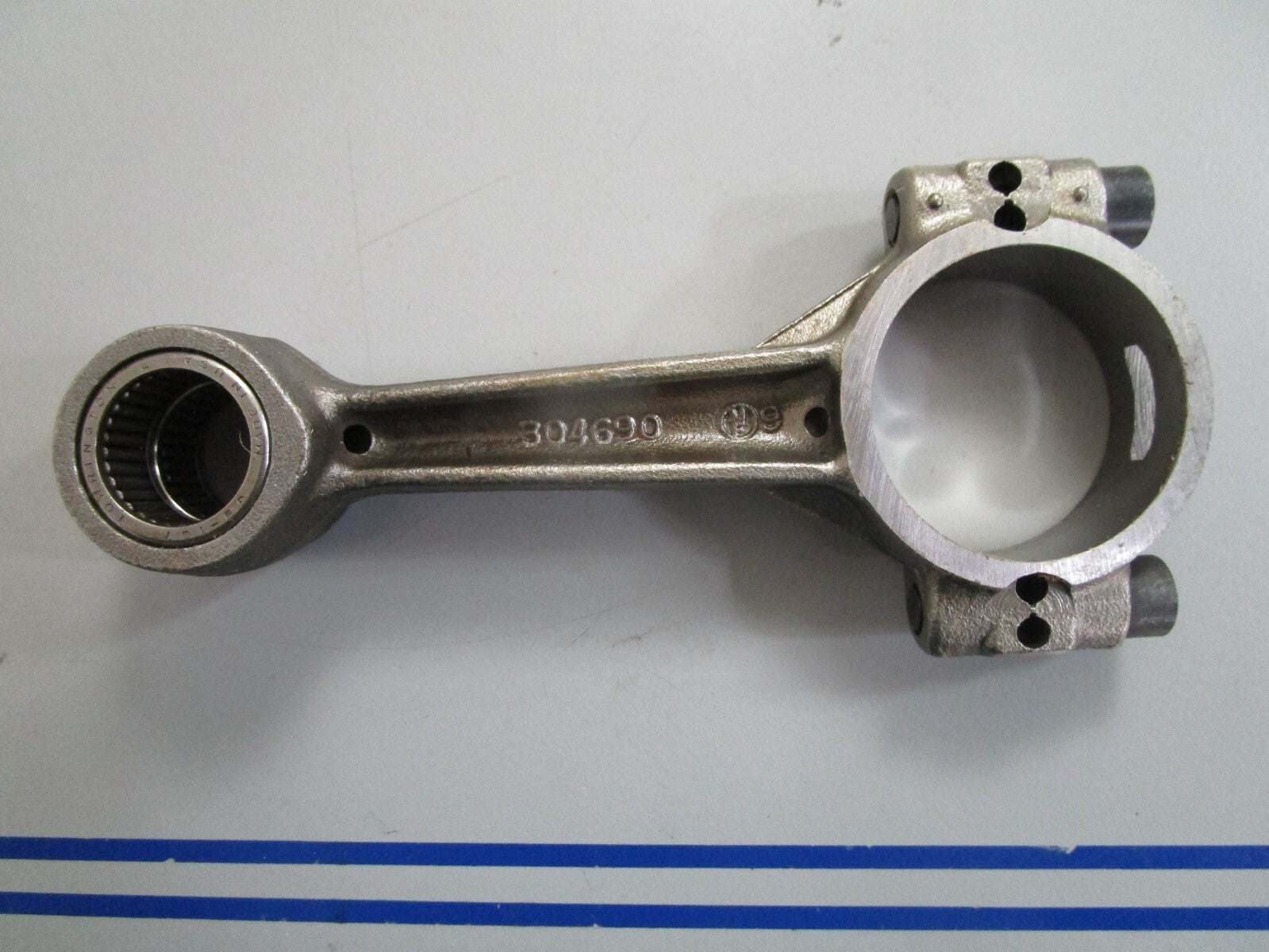 *NEW OEM* 0820 OMC Johnson Evinrude Connecting Rod 376981 0376981 304690