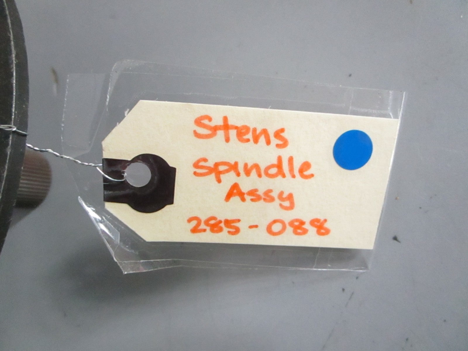 NEW 285-088 Stens Spindle Assy 0820