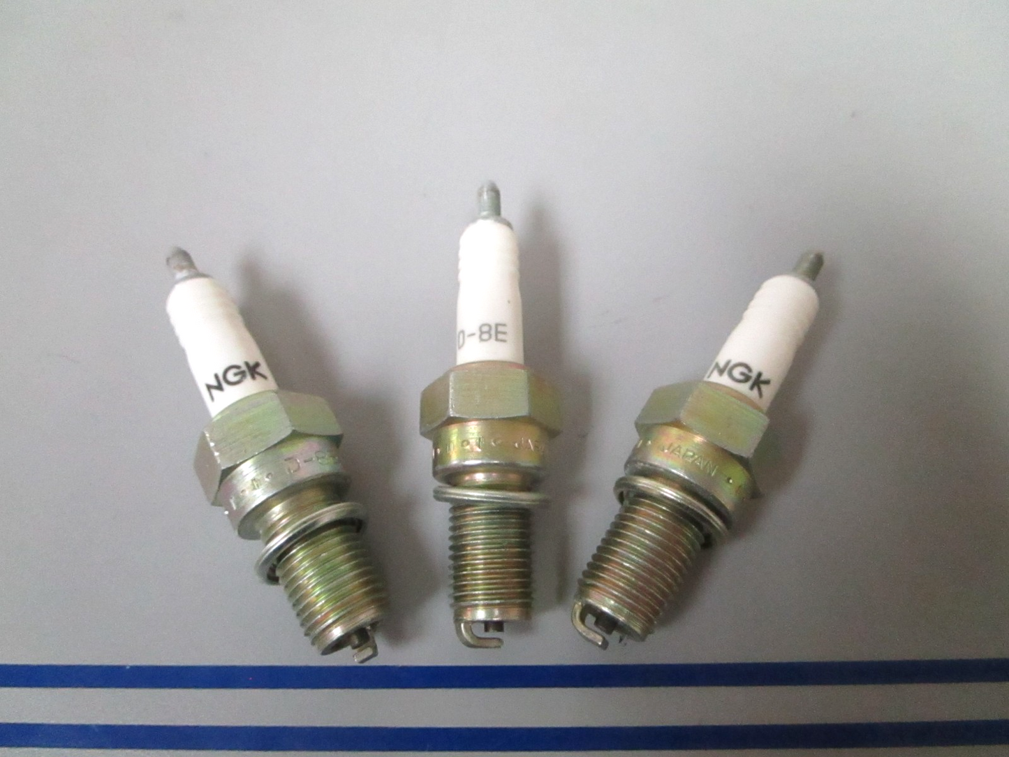 NEW (LOT OF 3) D-8E NGK Spark Plug 0810