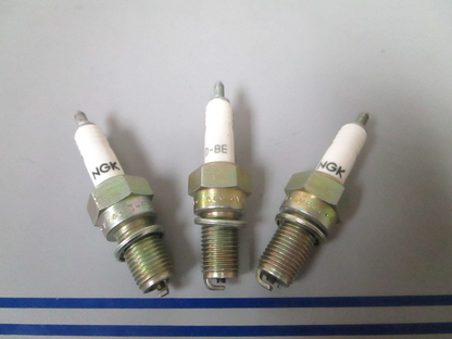 NEW (LOT OF 3) D-8E NGK Spark Plug 0810