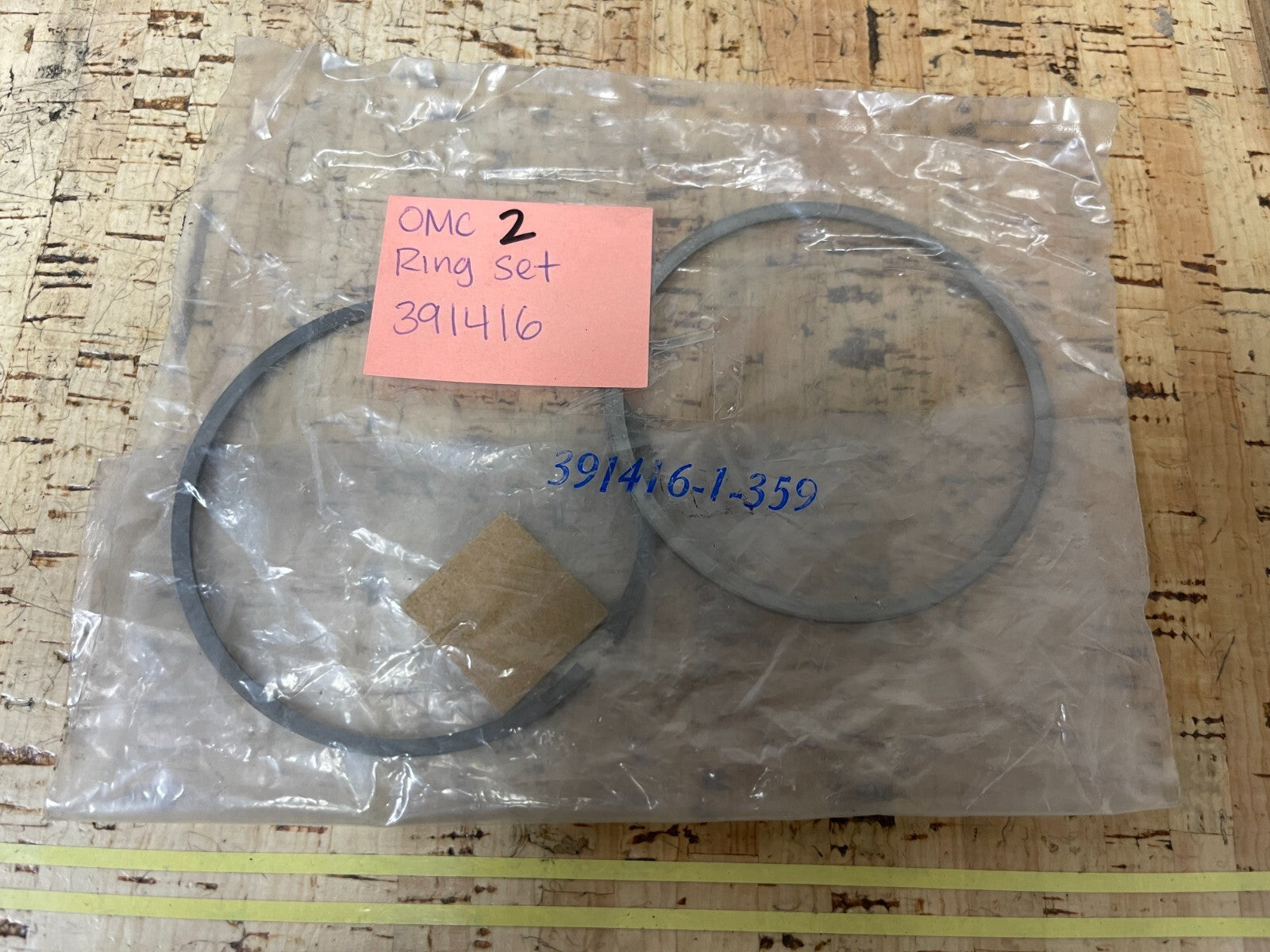 *NEW OEM* 0810 OMC Johnson Evinrude 2 Ring Set 391416 0391416