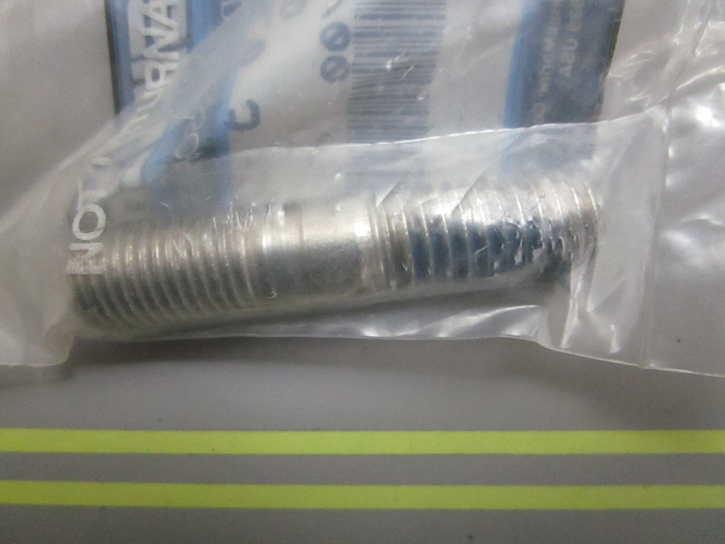 *NEW OEM* 0810 Mercury Quicksilver Stud 16-579203