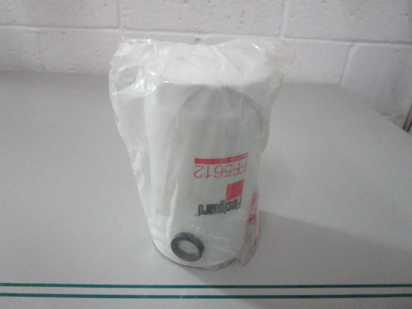 NEW OEM FF5612 Fleetguard Fuel Filter 0810