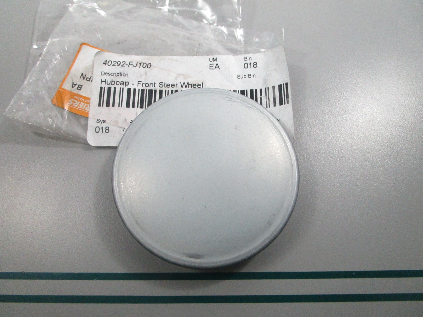 NEW OEM 40292-FJ100 UniCarriers Hub Cap 0810