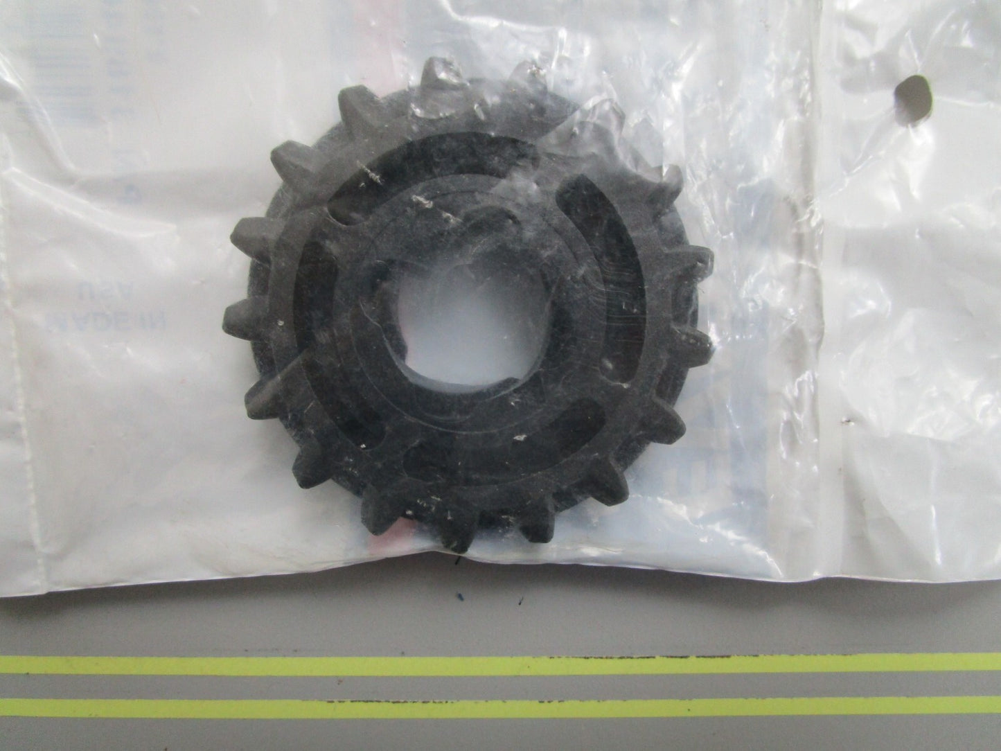 *NEW OEM* 0820 OMC Johnson Evinrude Pinion 318940 0318940