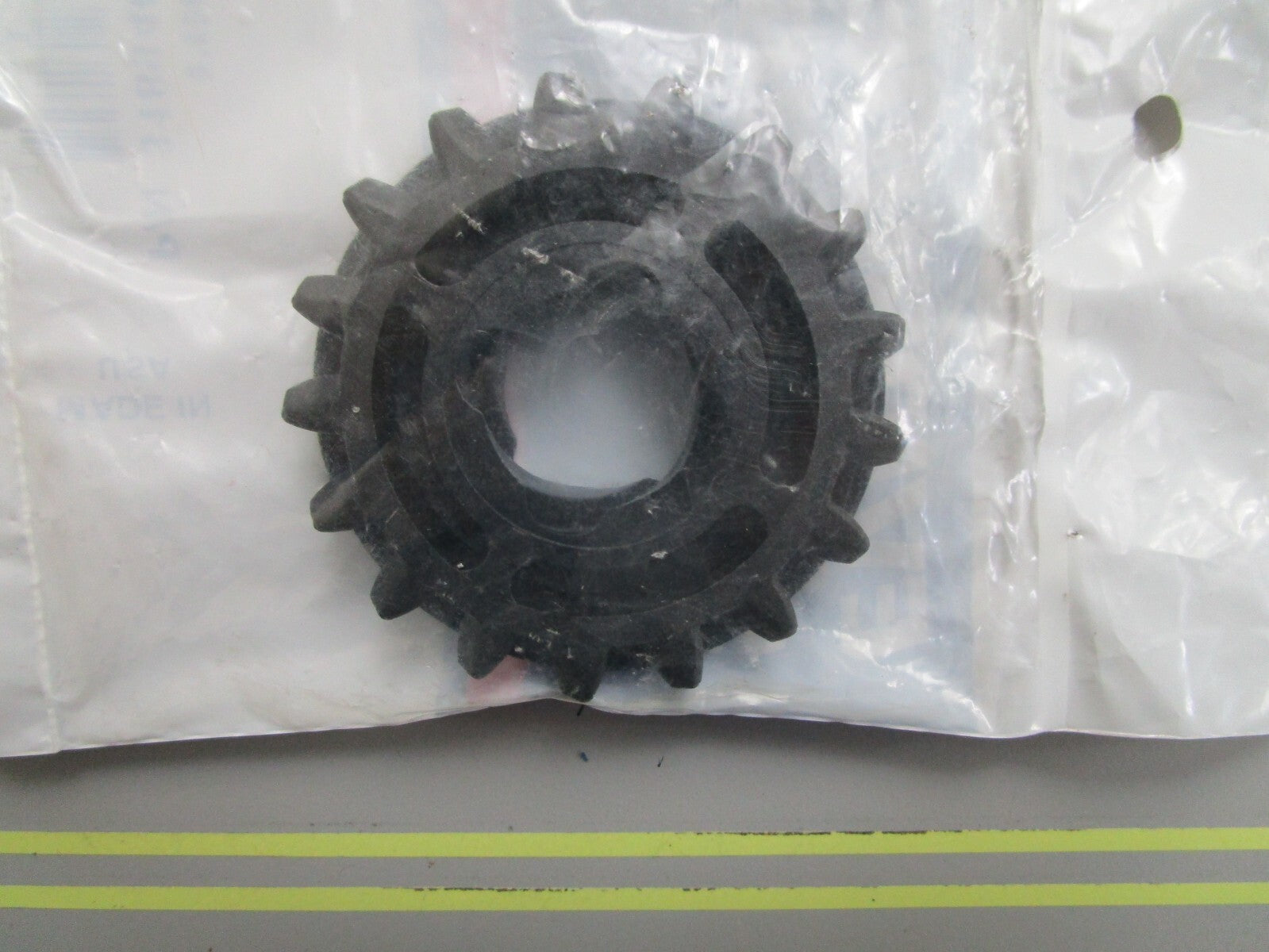 *NEW OEM* 0820 OMC Johnson Evinrude Pinion 318940 0318940