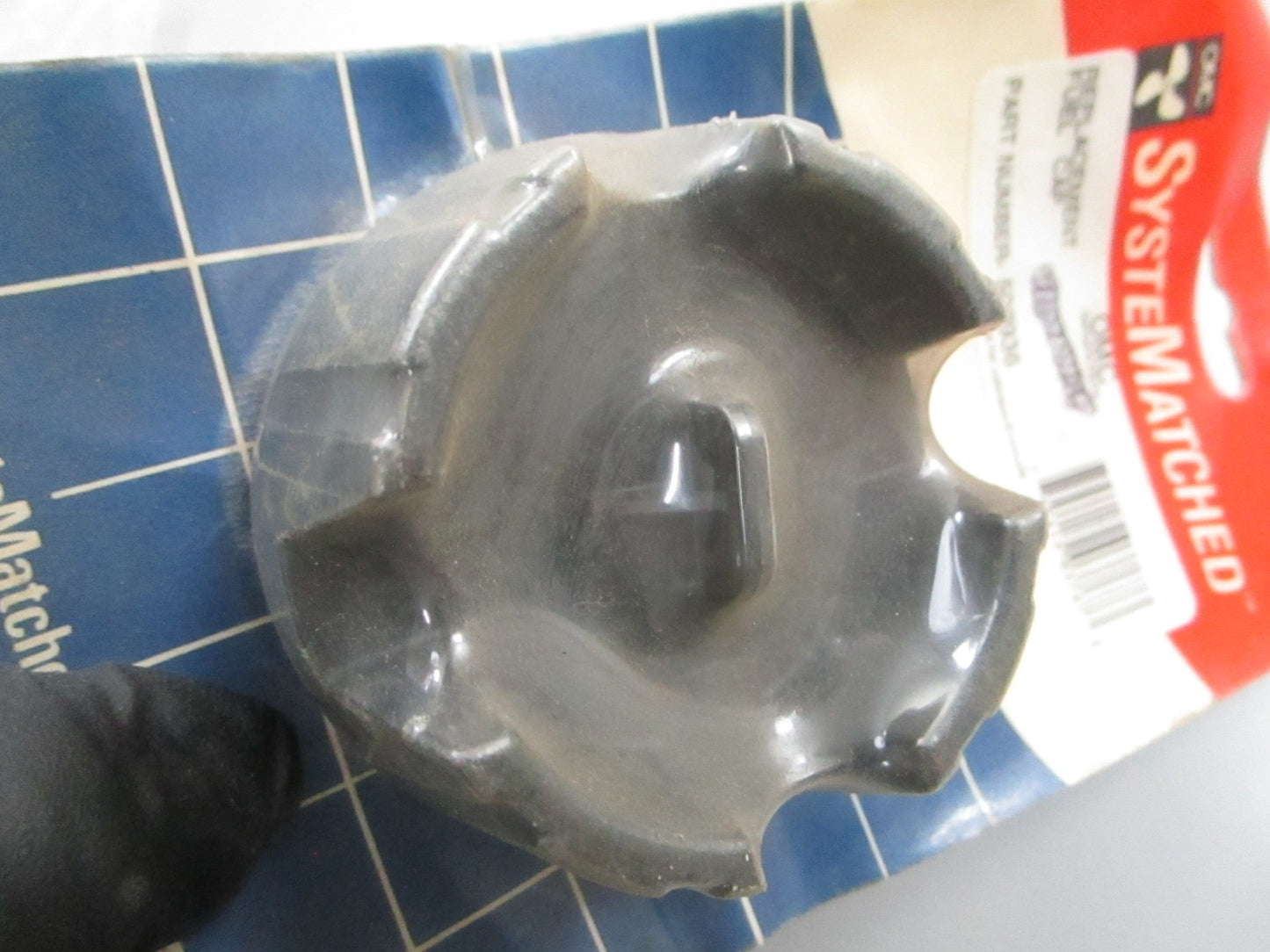 *NEW OEM* 0810 OMC Johnson Evinrude Fuel Cap 502936 0502936