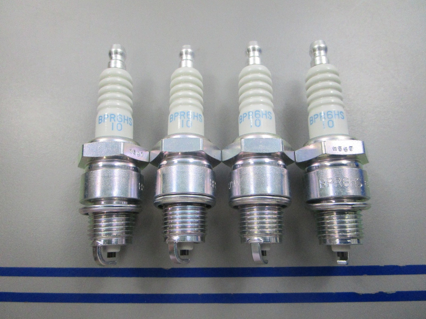 NEW (LOT OF 4) BPRkHS-10 NGK Spark Plug 0810