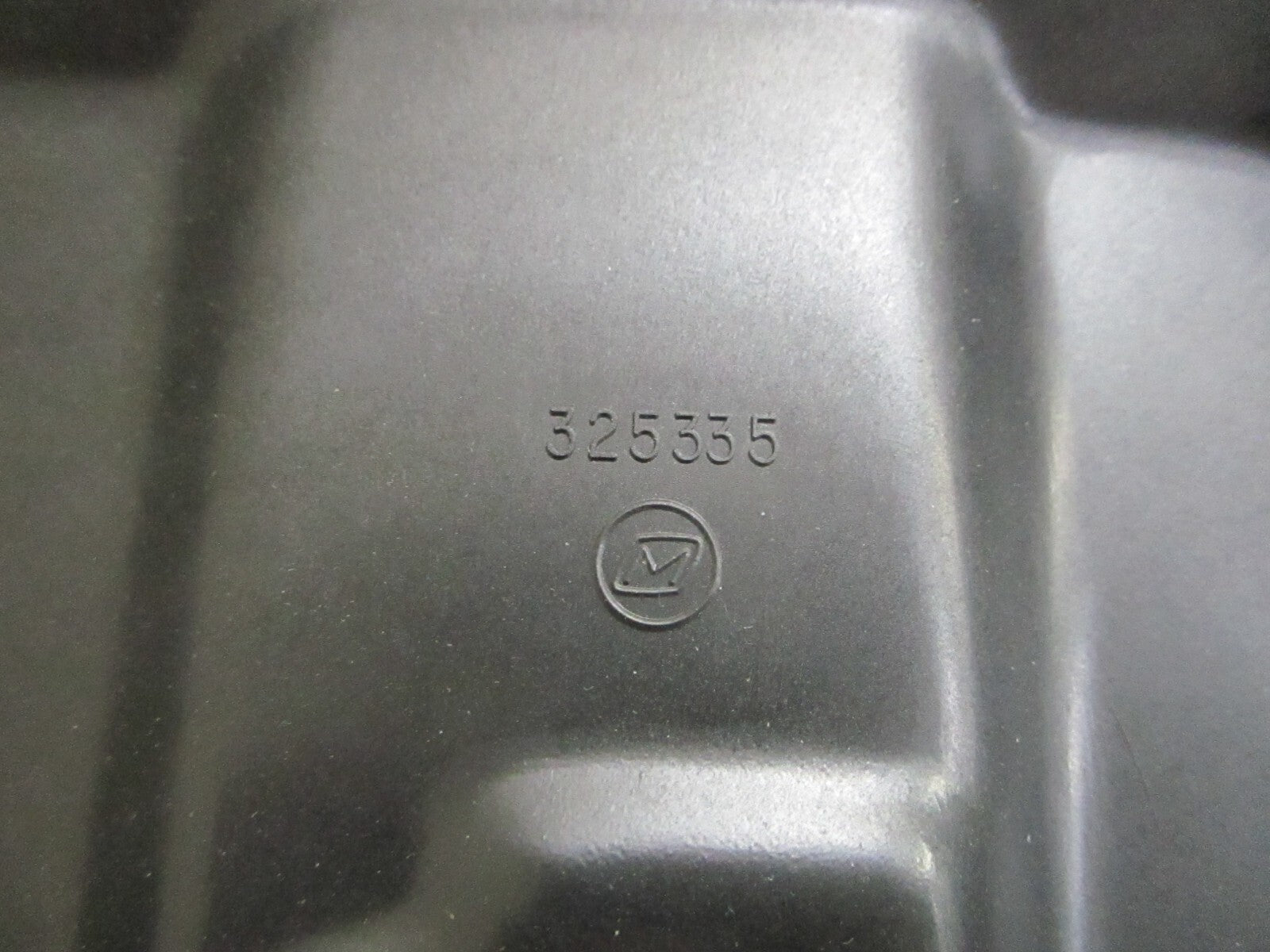 *NEW OEM* 0820 OMC Johnson Evinrude Air Silencer Cover 395441 0395441