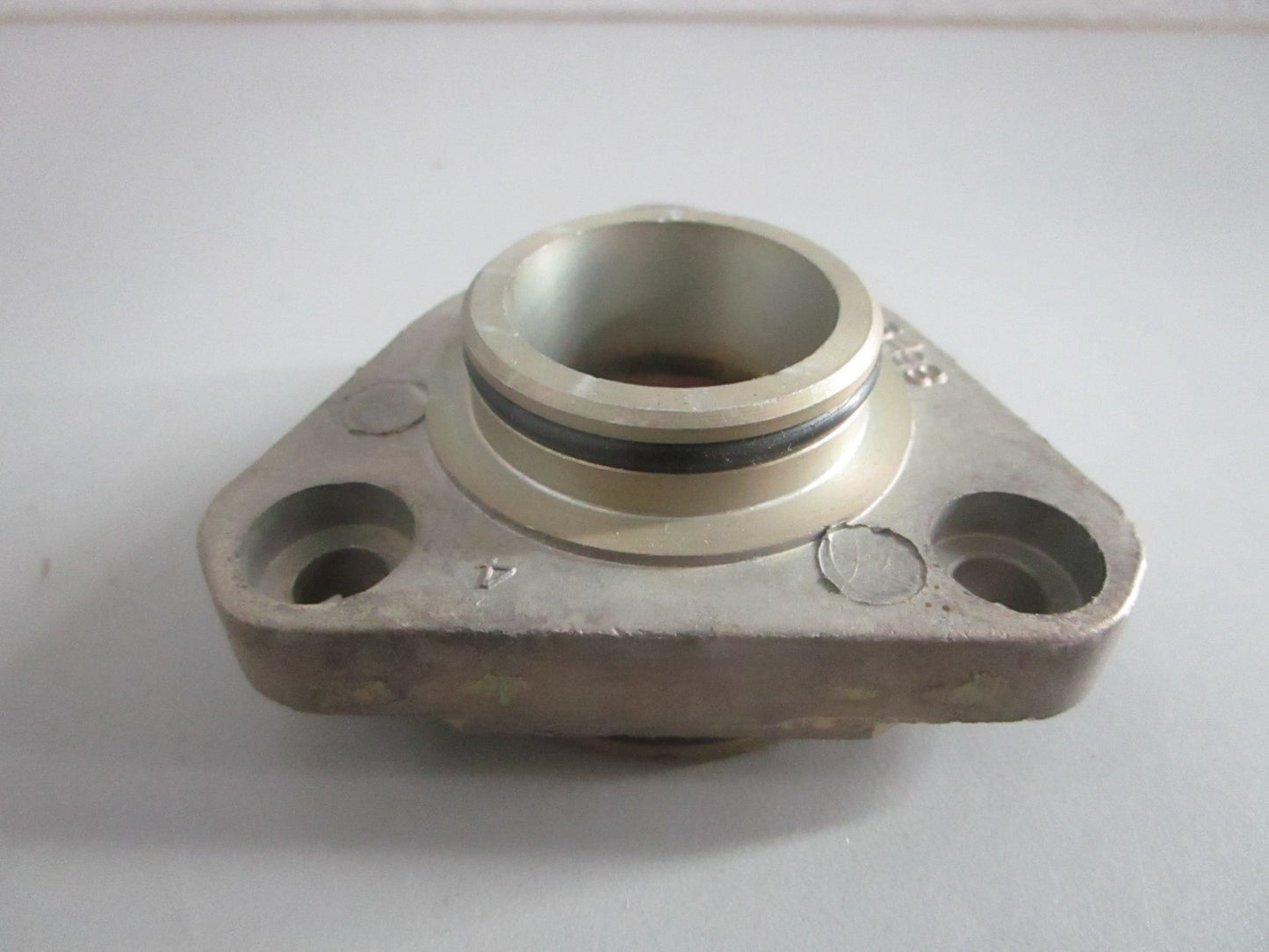 NEW OEM 433470 0433470 335498 OMC Johnson Evinrude Crankcase Head Assy 0820