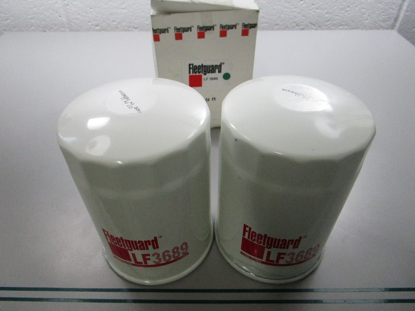 NEW (LOT OF 2) LF3689 Fleetguard Oil Filter 0810