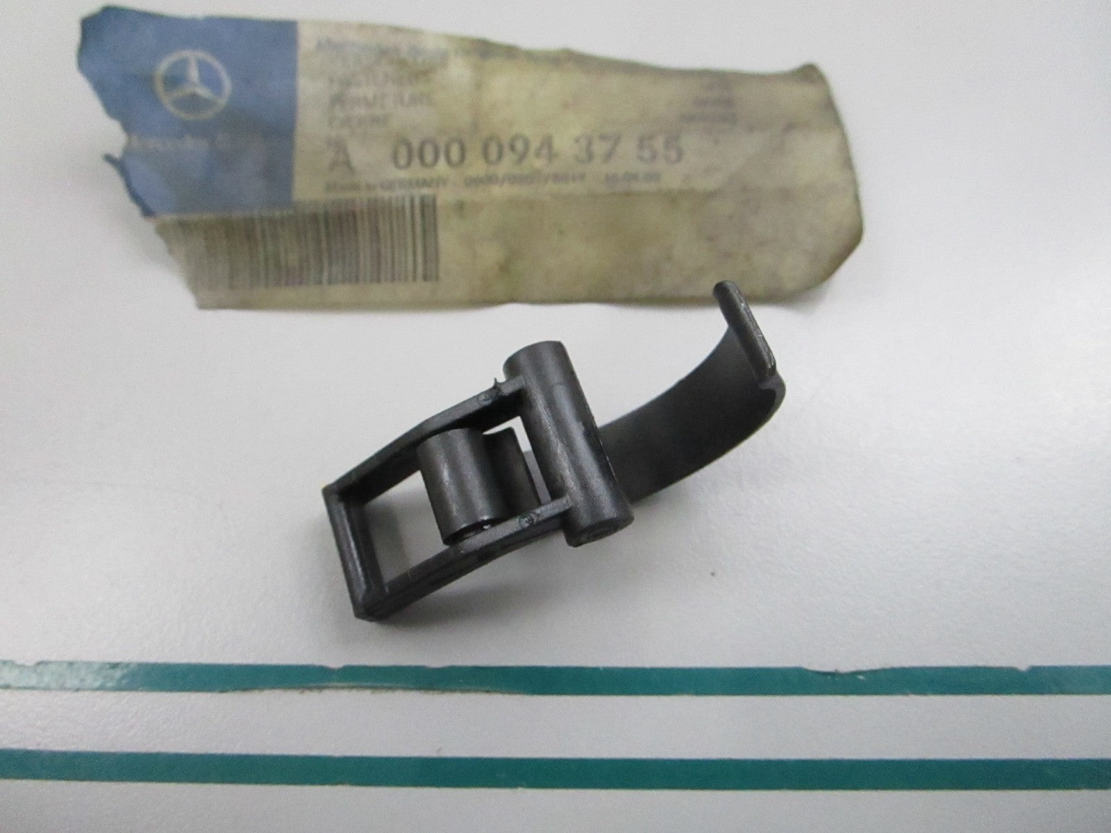 NEW OEM 0000943755 Mercedes-Benz Closure 0810