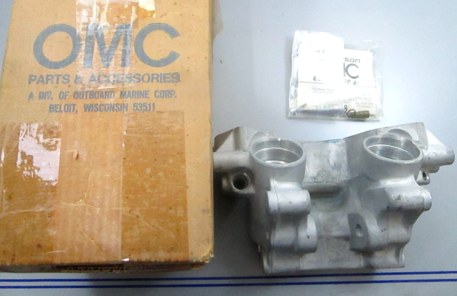 *NEW OEM* 0720 OMC Johnson Evinrude 1982- 1986 Trim Tilt Manifold 391099 0391099