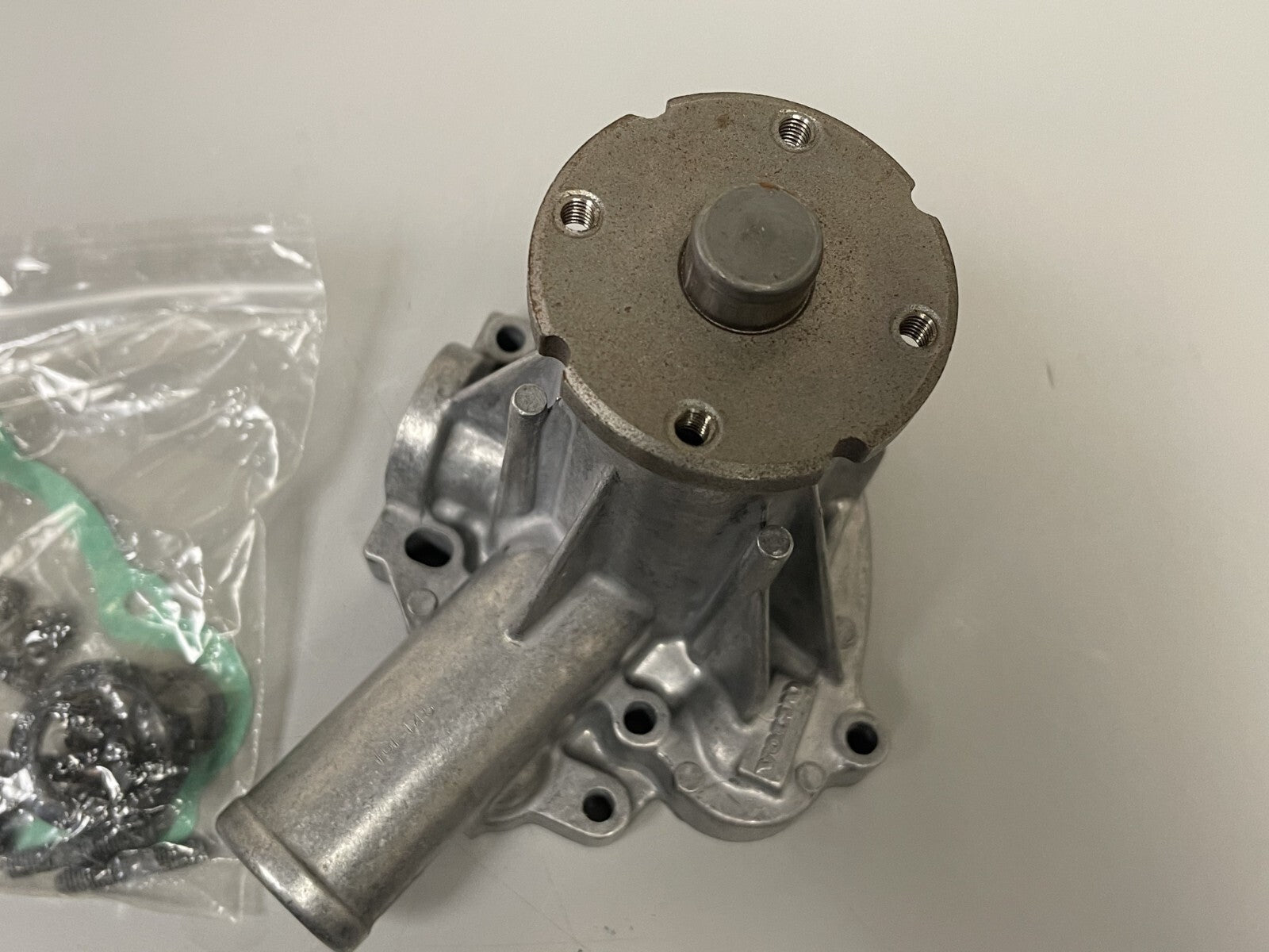 *NEW OEM* 0670 Volvo Penta Water Pump Kit 271975