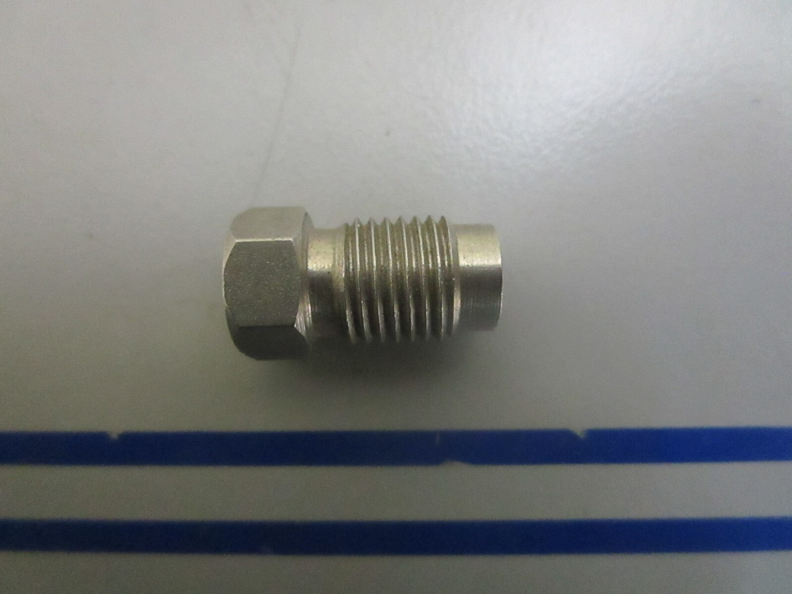 *NEW OEM* 0820 Volvo Penta Plug 852879