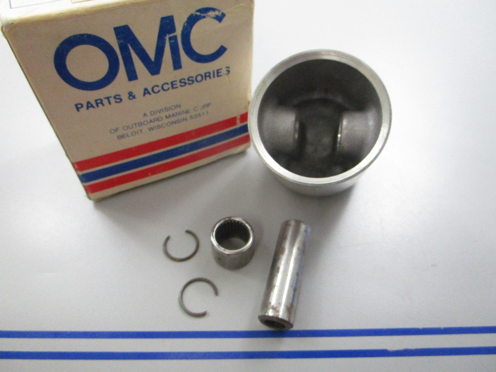 *NEW OEM* 0810 OMC Johnson Evinrude Piston, Wrist Pin & Bearing Ay Kit 391527