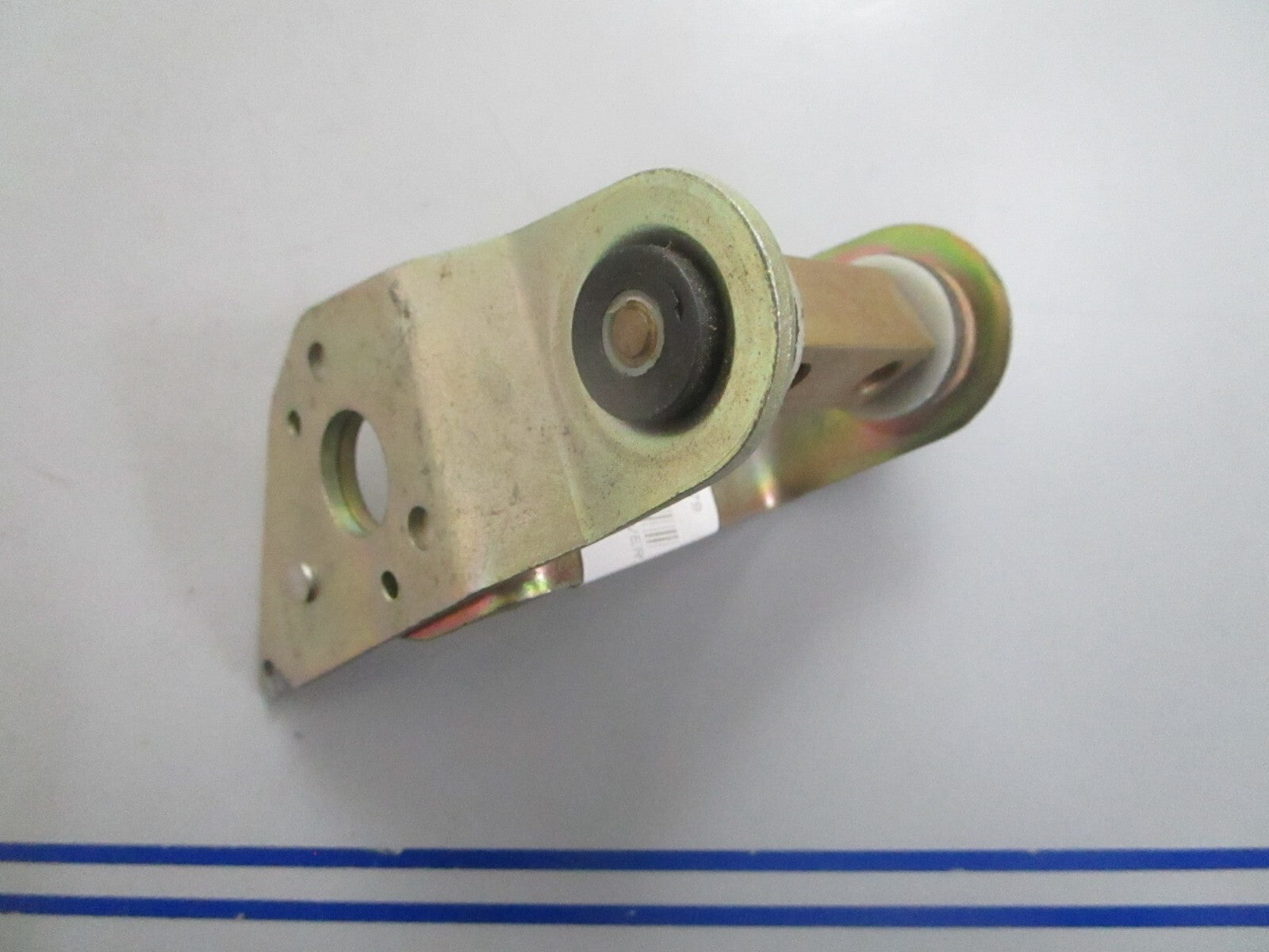 *NEW OEM* 0820 Volvo Penta Intermediate Lever 856682