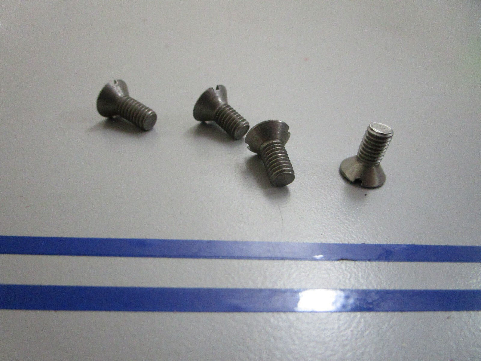 *NEW OEM* (LOT OF 4) 0810 OMC Johnson Evinrude Screw 302859 0302859