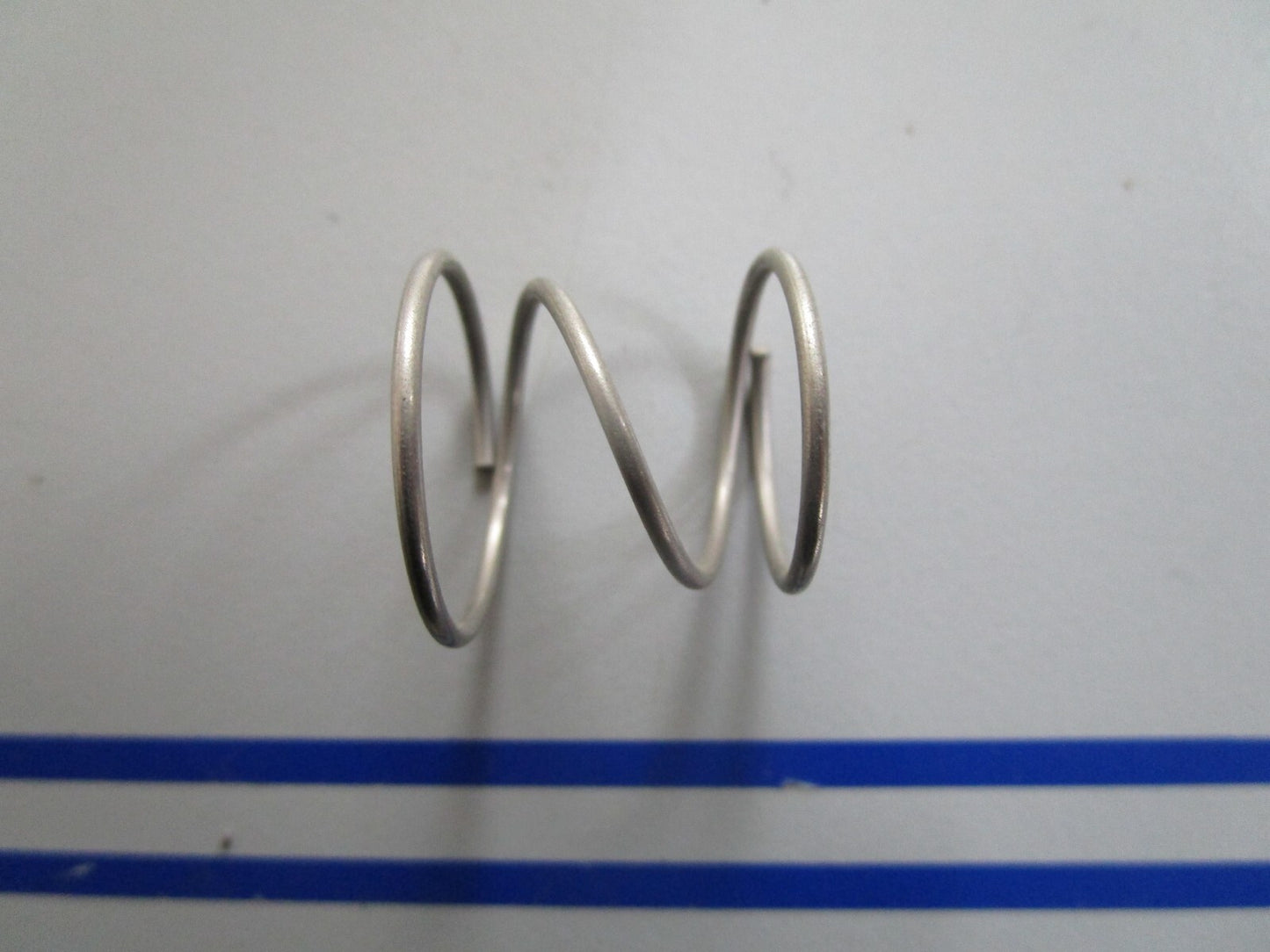 *NEW OEM* 0820 OMC Johnson Evinrude Pressure Relief Spring 446438 0446438