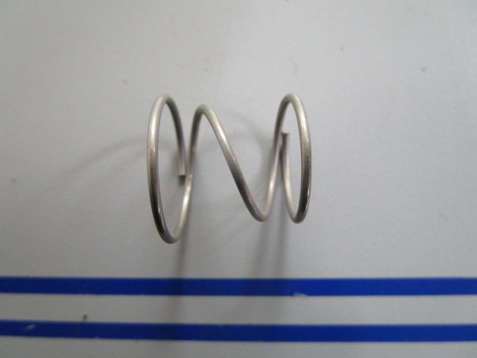 *NEW OEM* 0820 OMC Johnson Evinrude Pressure Relief Spring 446438 0446438