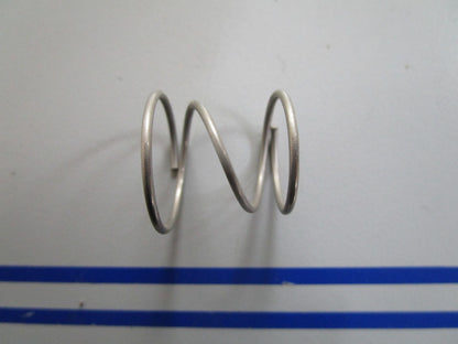 *NEW OEM* 0820 OMC Johnson Evinrude Pressure Relief Spring 446438 0446438