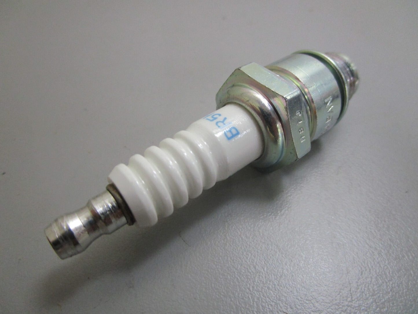 *NEW* (LOT OF 9) 0820 NGK Spark Plug BR5HS