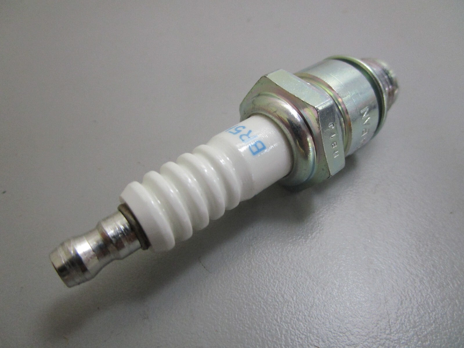 *NEW* (LOT OF 9) 0820 NGK Spark Plug BR5HS