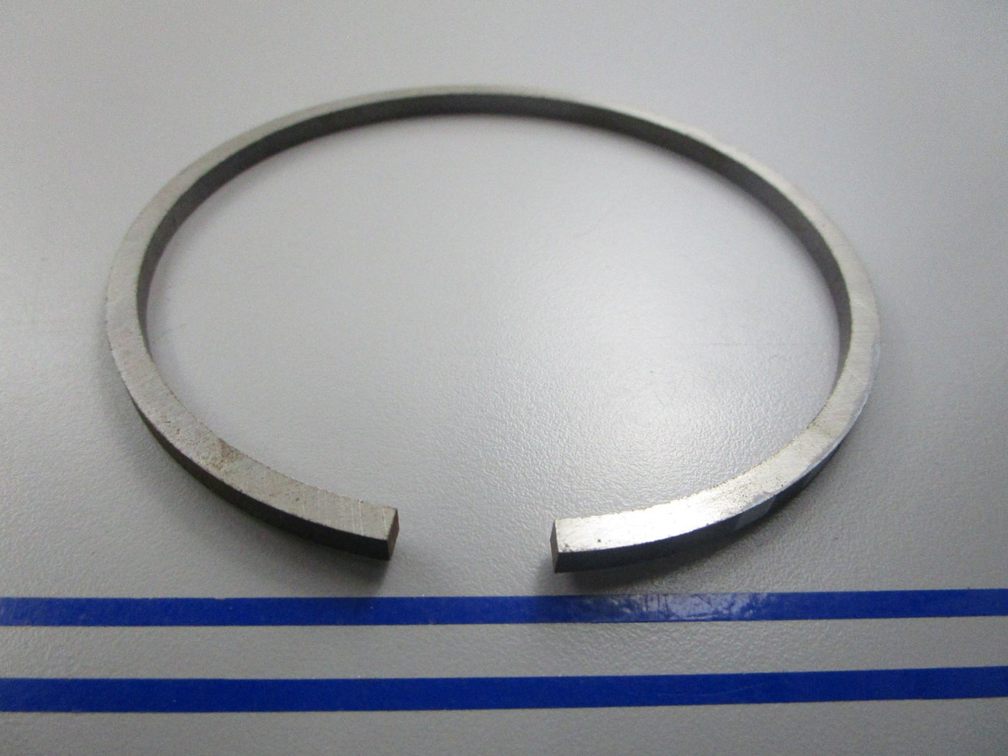 NEW OEM 324817 0324817 OMC Johnson Evinrude Crankshaft Ring 0810