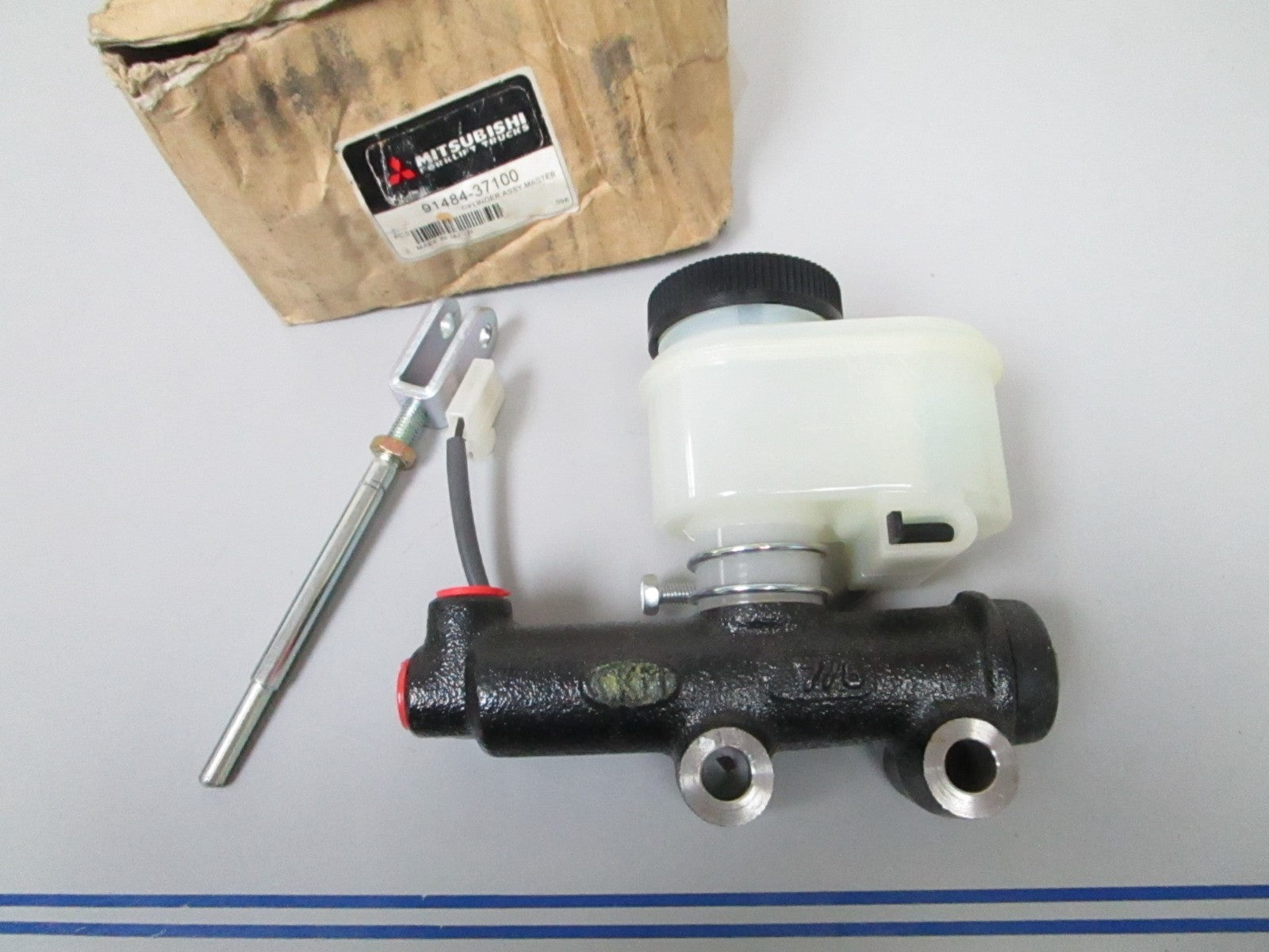 *NEW OEM* 0720 Mitsubishi Caterpillar Forklift Master Cylinder 91484-37100