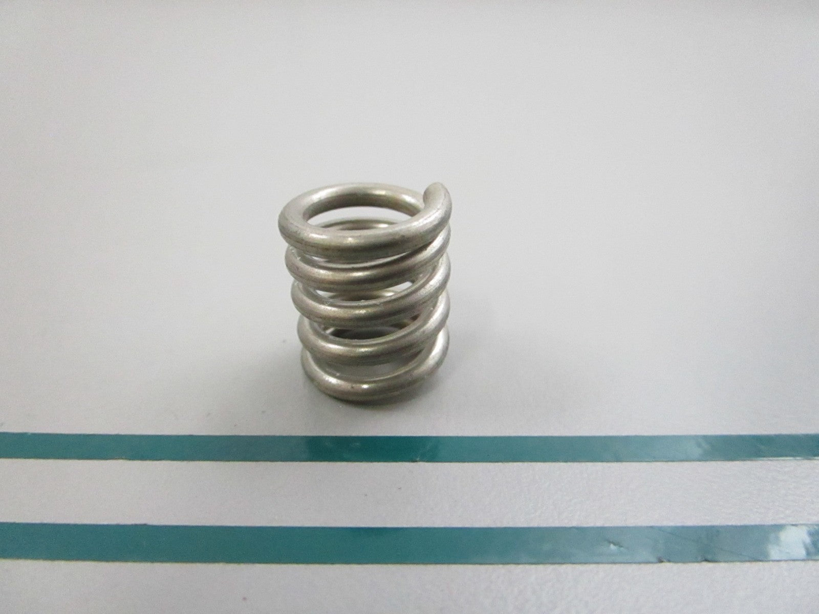 NEW OEM 90501-23215 Yamaha Compression Spring 0810