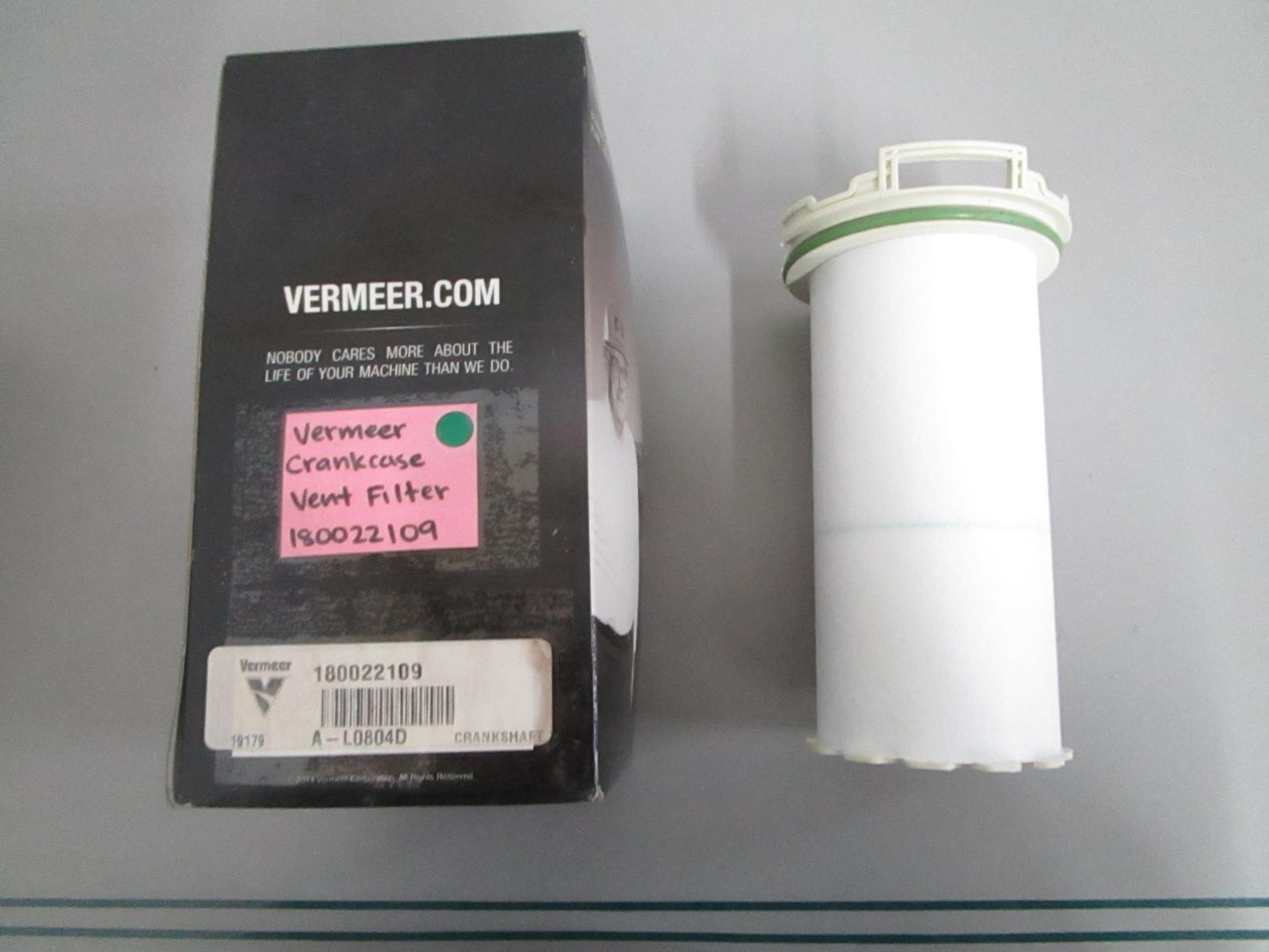 NEW OEM 180022109 Vermeer Crankcase Vent Filter 0820