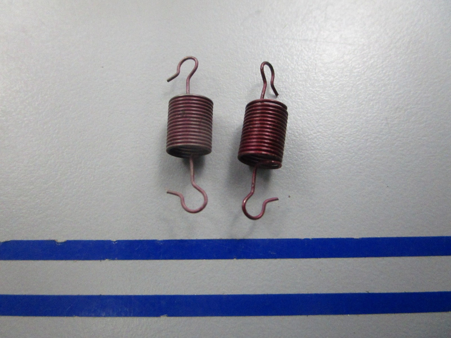 NEW OEM (LOT OF 2) 305011 0305011 OMC Johnson Evinrude Spring 0810