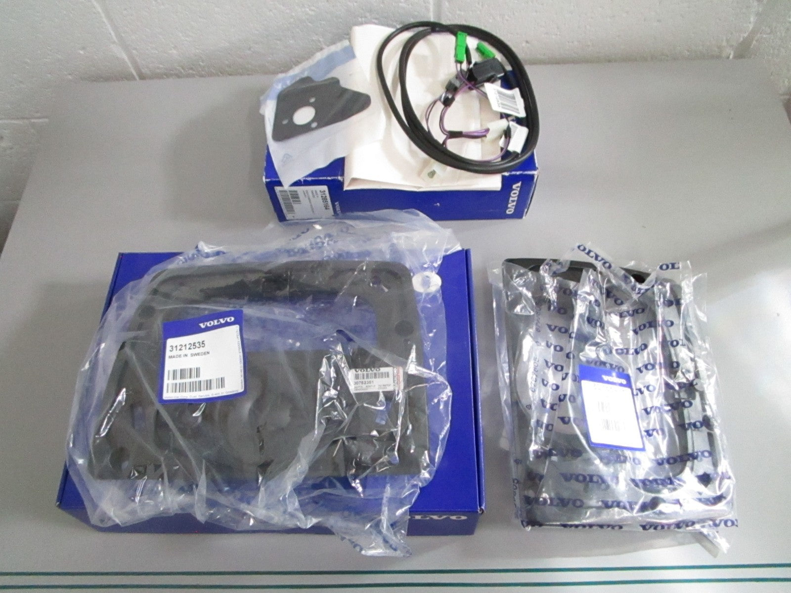 NEW OEM 30752351 Volvo Penta Dynaudio Center Speaker & Mount Kit 0820