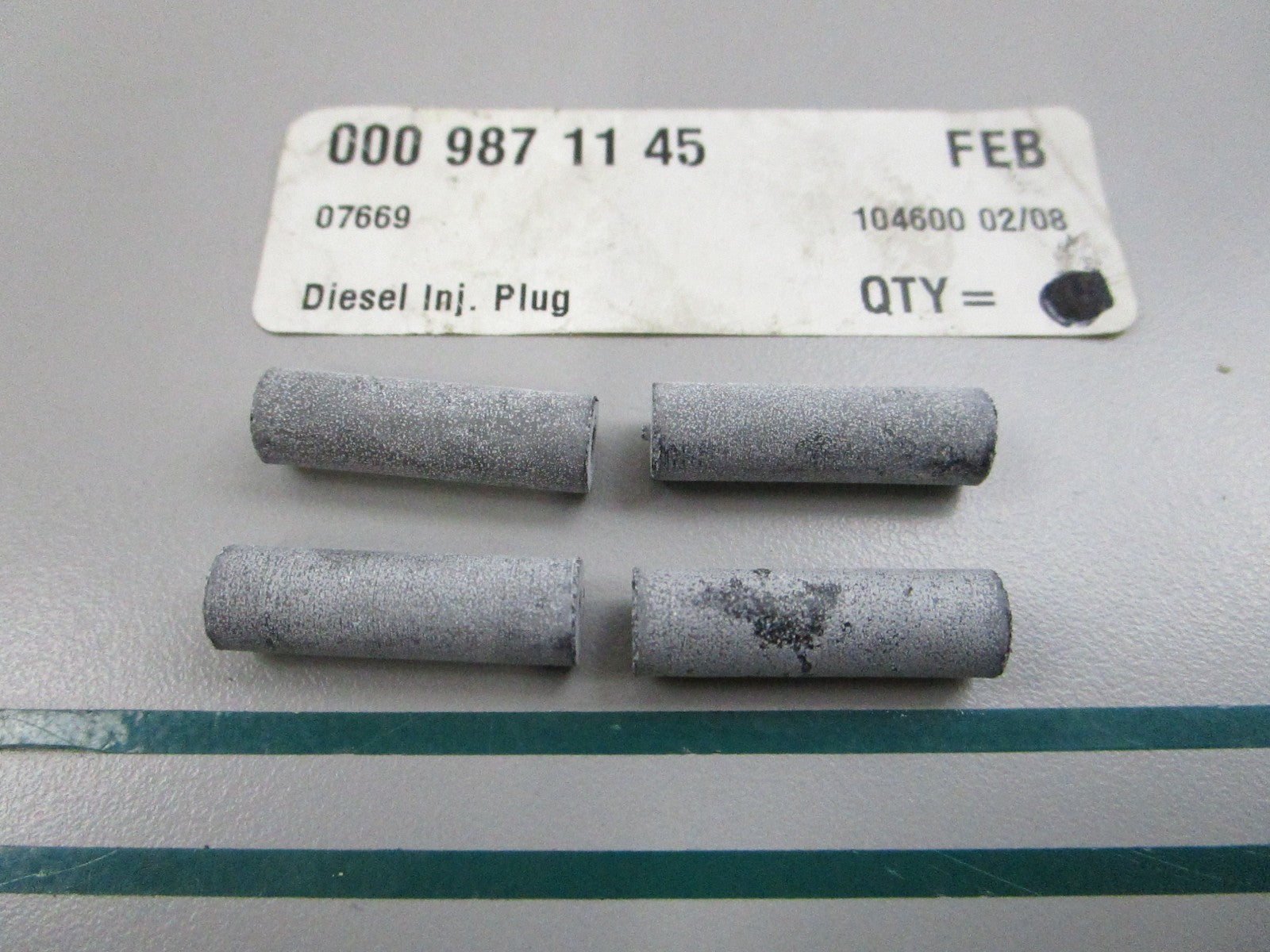NEW OEM (LOT OF 4) 0009871145 Mercedes-Benz Plug 0810