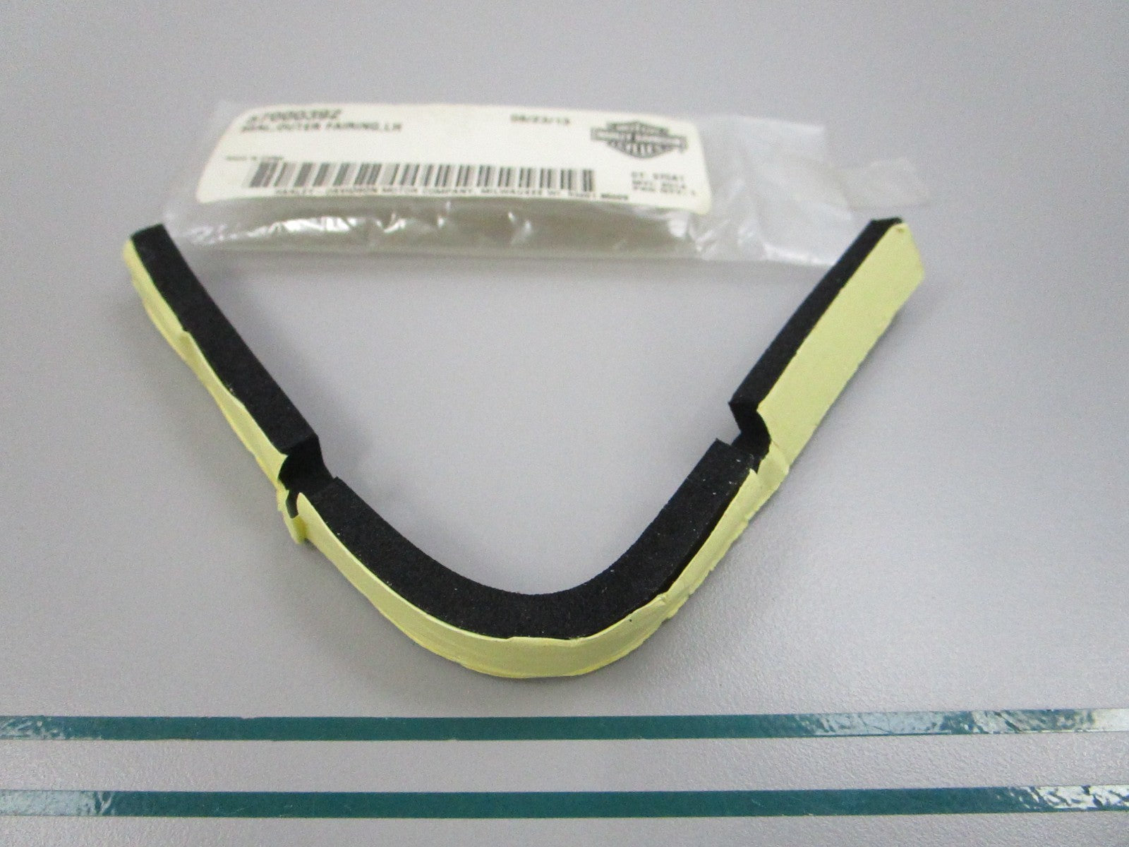 NEW OEM 57000392 Harley Davidson LH Outer Fairing Seal 0810
