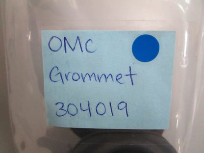 *NEW OEM* 0820 OMC Johnson Evinrude Grommet 304019 0304019