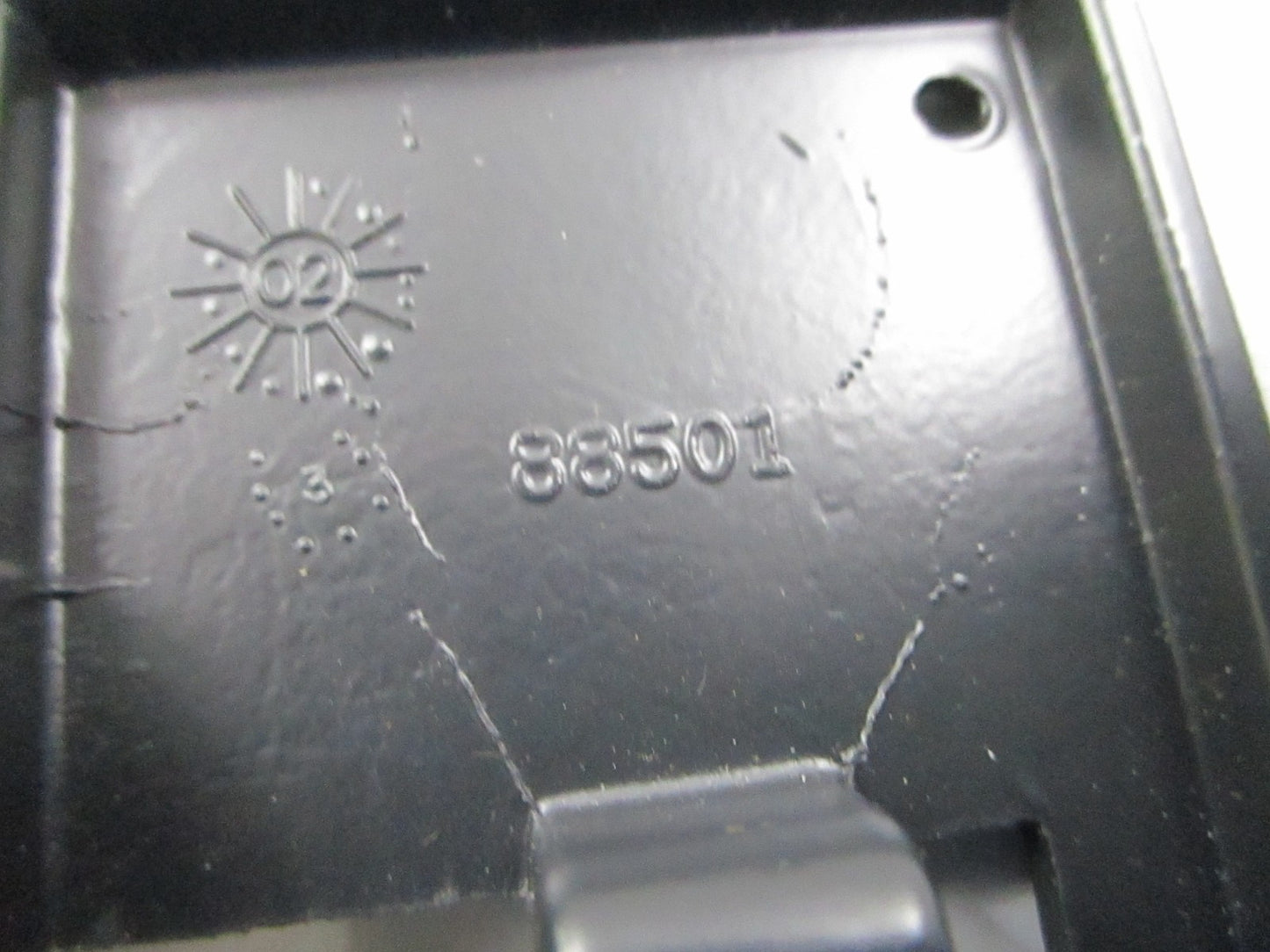 *NEW OEM* 0810 Crown Cover Plate 88501