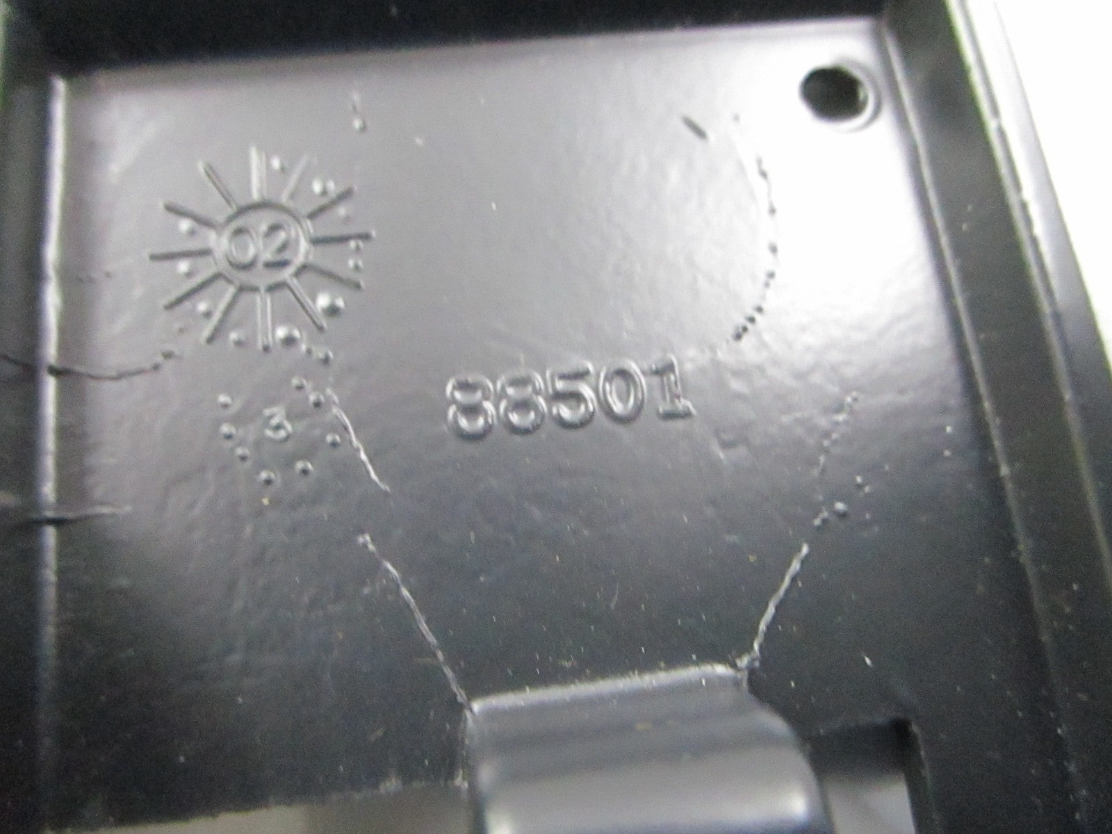 *NEW OEM* 0810 Crown Cover Plate 88501