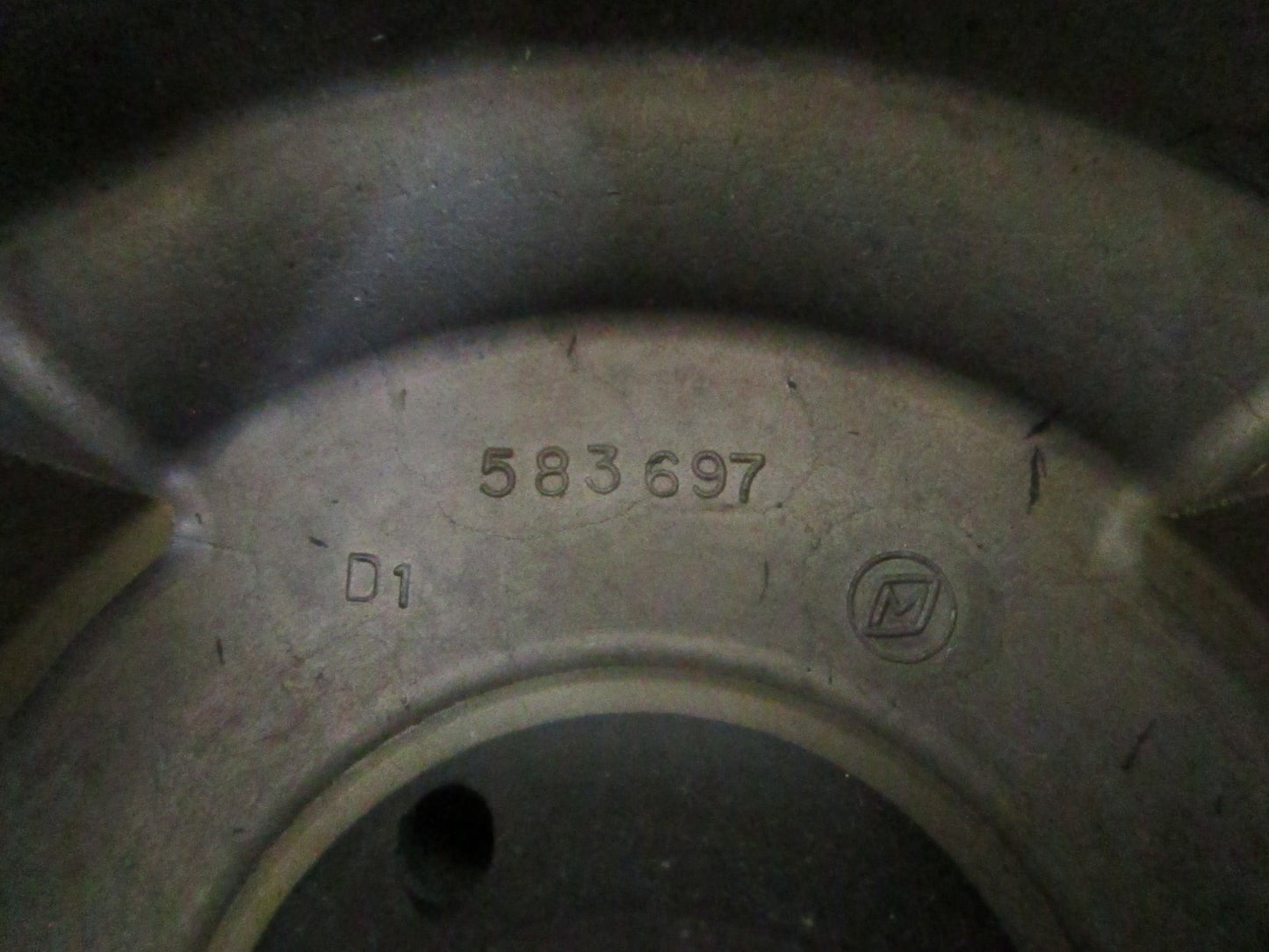 *NEW OEM* 0820 OMC Johnson Evinrude Flywheel 583696 0583696 583697