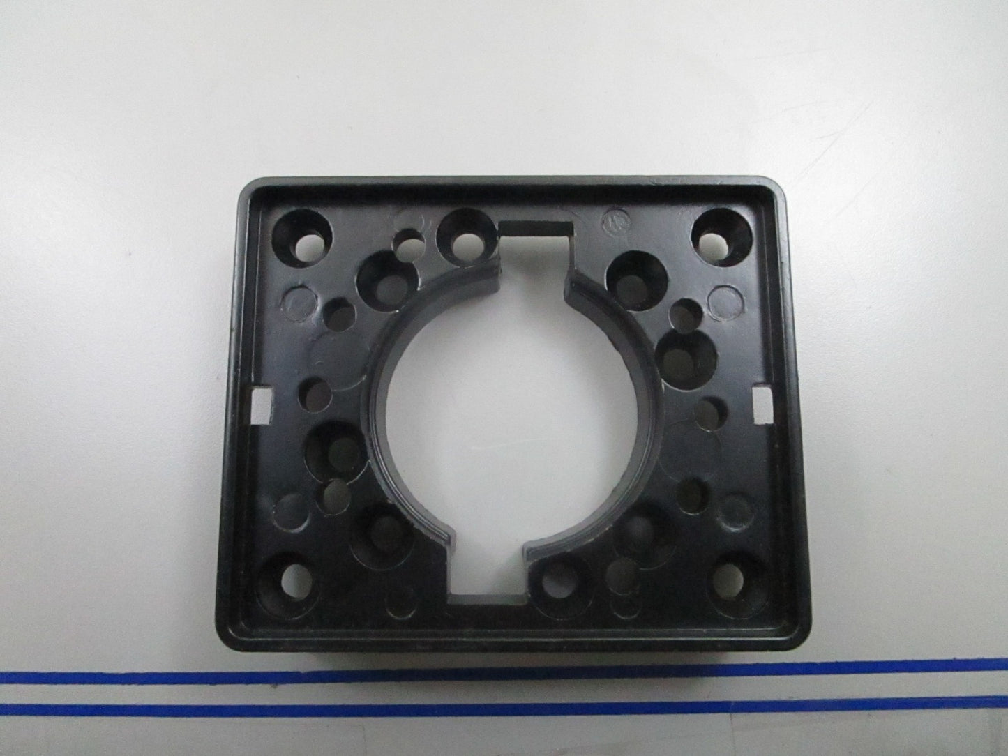 *NEW OEM* 0810 Mercury Quicksilver Bezel Assembly 818513T