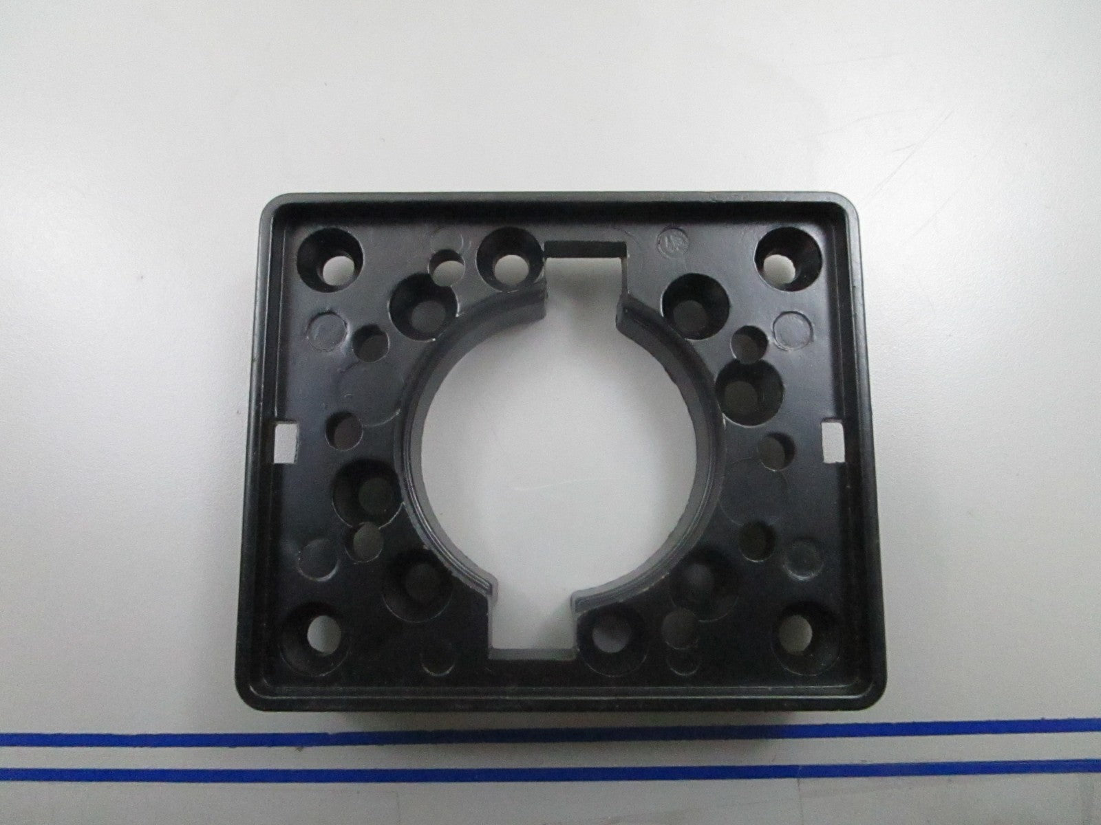 *NEW OEM* 0810 Mercury Quicksilver Bezel Assembly 818513T