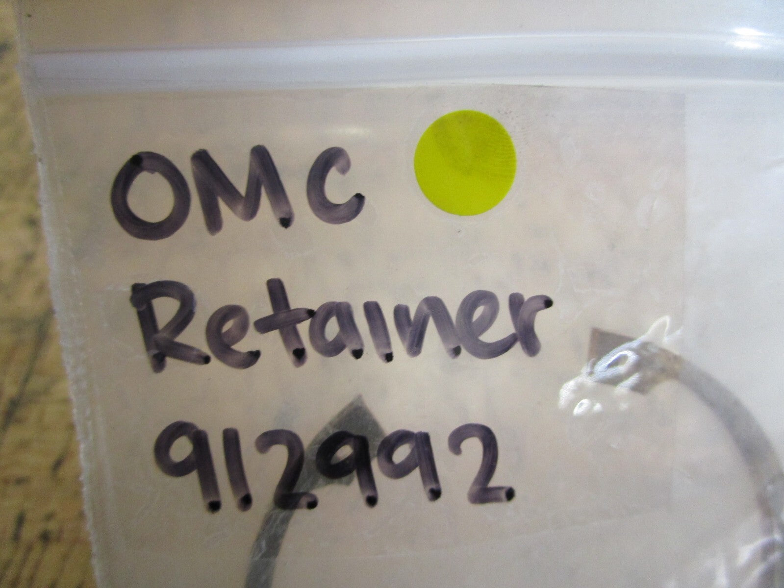 *NEW OEM* 0810 OMC Johnson Evinrude Retainer 912992 0912992