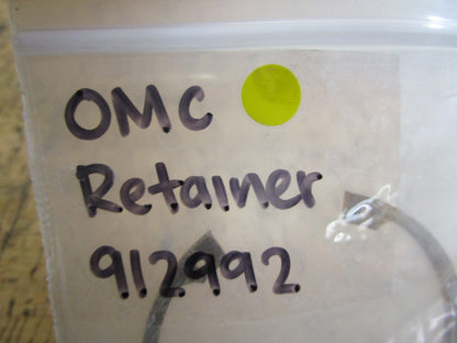 *NEW OEM* 0810 OMC Johnson Evinrude Retainer 912992 0912992